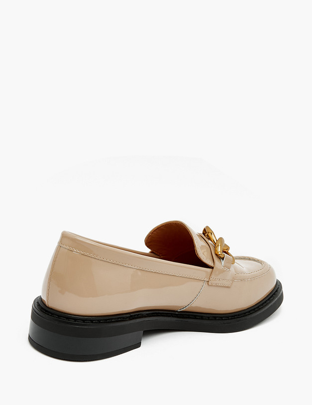 Бежевые лакированные женские лоферы MASCOTTE 233-221611-3730M | ракурс 3