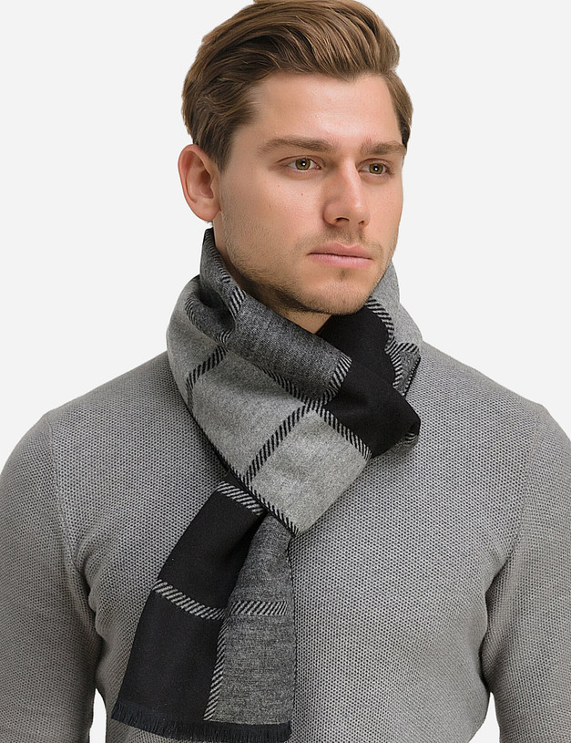 Серый мужской шарф MASCOTTE 730-0214-2410 | ракурс 3 Серый мужской шарф MASCOTTE 730-0214-2410 | ракурс 3