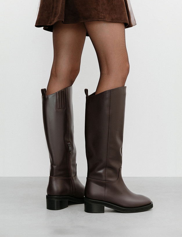 Темно-коричневые женские сапоги MASCOTTE 172-4240221-7160M | ракурс 2 Темно-коричневые женские сапоги MASCOTTE 172-4240221-7160M | ракурс 2