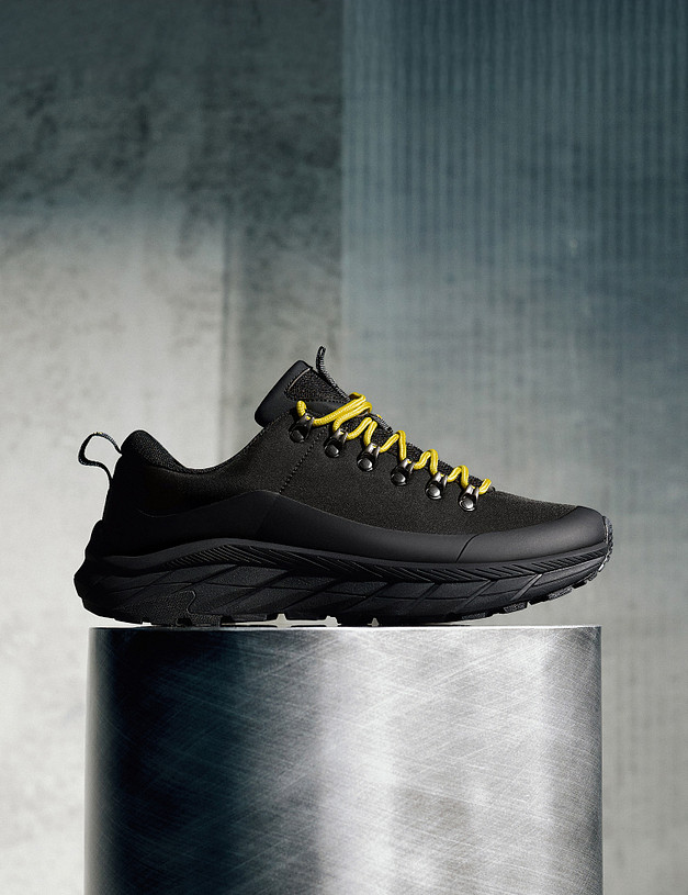 Черные мужские кроссовки с желтыми шнурками MASCOTTE 151-521021-0202 | ракурс 1