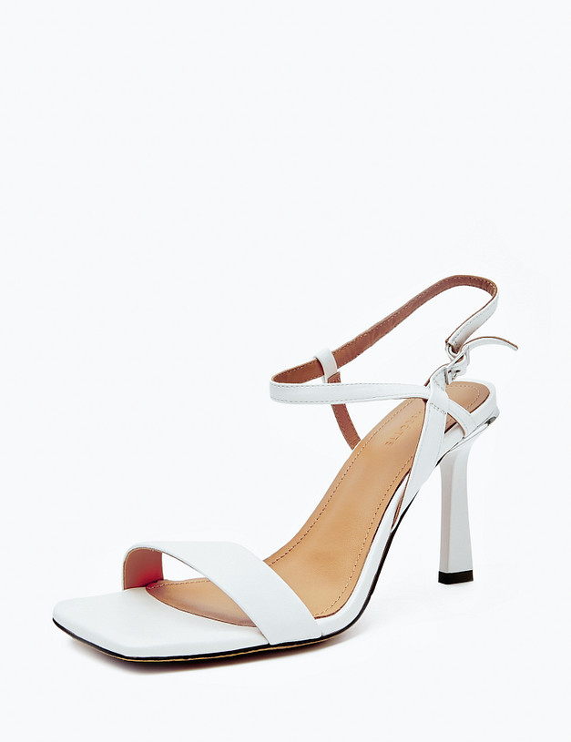 Белые женские босоножки MASCOTTE 233-411611-0501 | ракурс 2