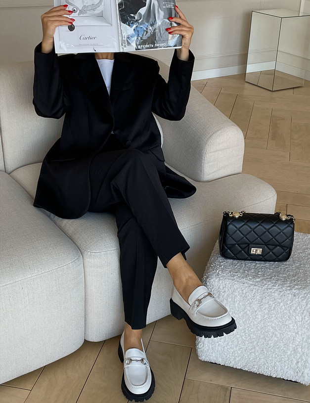 Белые женские лоферы на грубой подошве MASCOTTE 234-123513-0101 | ракурс 1