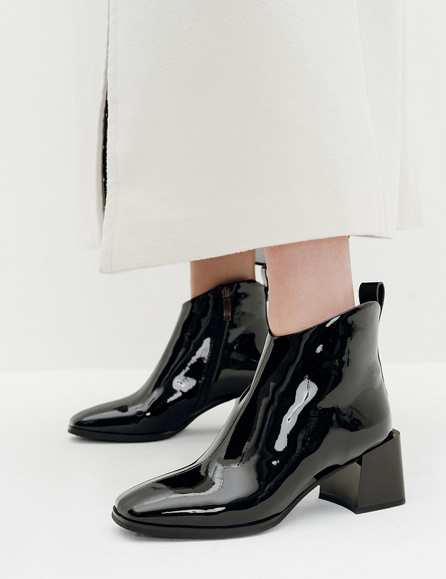 Черные женские лакированные ботильоны MASCOTTE 233-410421-3701M | ракурс 2