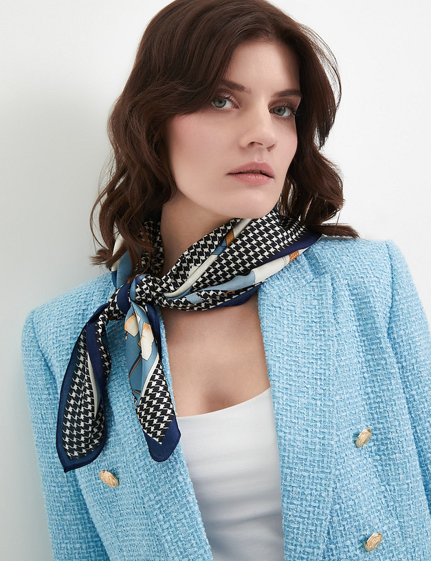 Синий женский платок MASCOTTE 763-4105-2411 | ракурс 1 Синий женский платок MASCOTTE 763-4105-2411 | ракурс 1