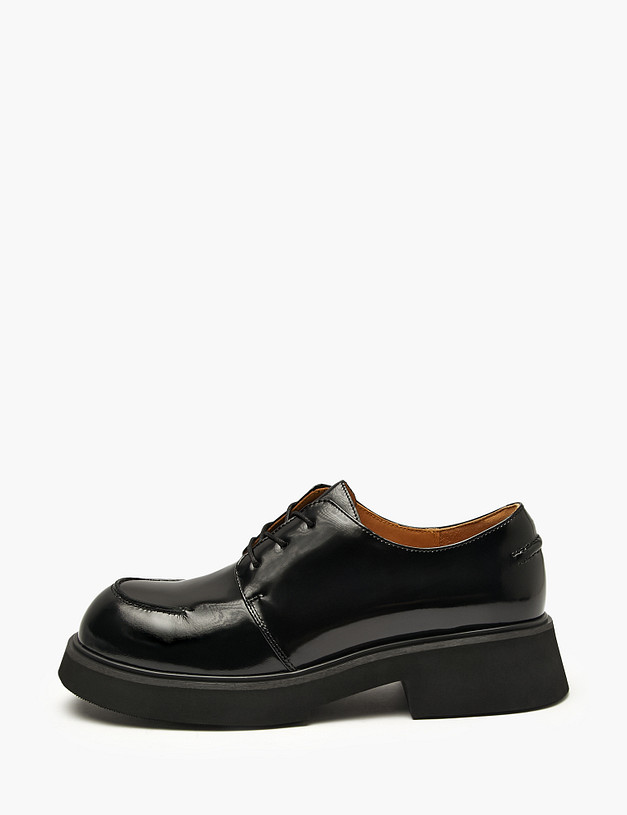 Черные женские лакированные дерби MASCOTTE 58-410811-0102 | ракурс 1 Черные женские лакированные дерби MASCOTTE 58-410811-0102 | ракурс 1