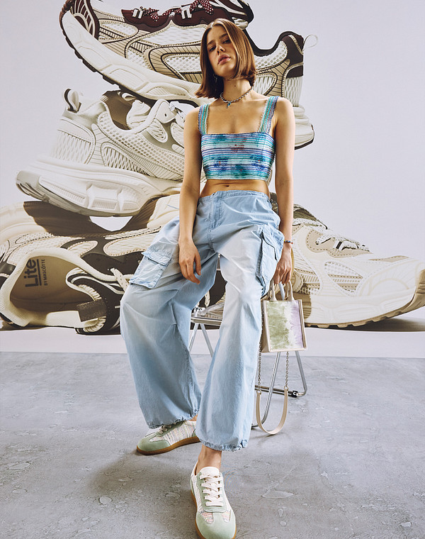 Зеленые женские кеды с разноцветными вставками 7490₽