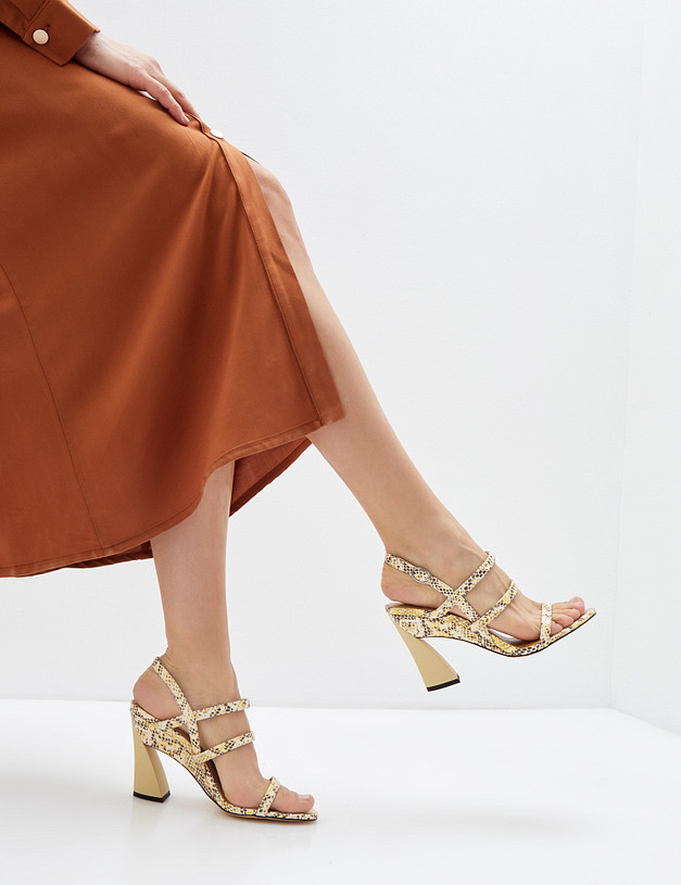 Желтые женские босоножки MASCOTTE 09-1101113-5505M | ракурс 1