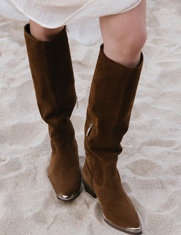 Коричневые женские сапоги-казаки MASCOTTE 233-520921-0209 | ракурс 9