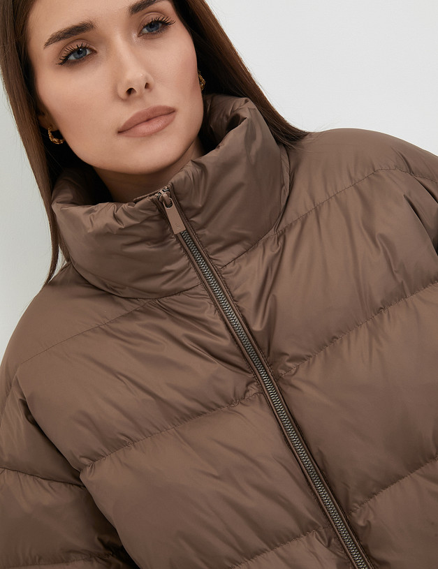 Коричневая женская дутая куртка MASCOTTE 234-3303-2409 | ракурс 6 Коричневая женская дутая куртка MASCOTTE 234-3303-2409 | ракурс 6