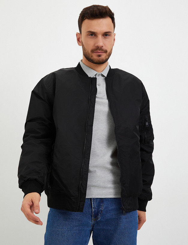 Черный мужской бомбер MASCOTTE 234-3368-2402 | ракурс 1 Черный мужской бомбер MASCOTTE 234-3368-2402 | ракурс 1