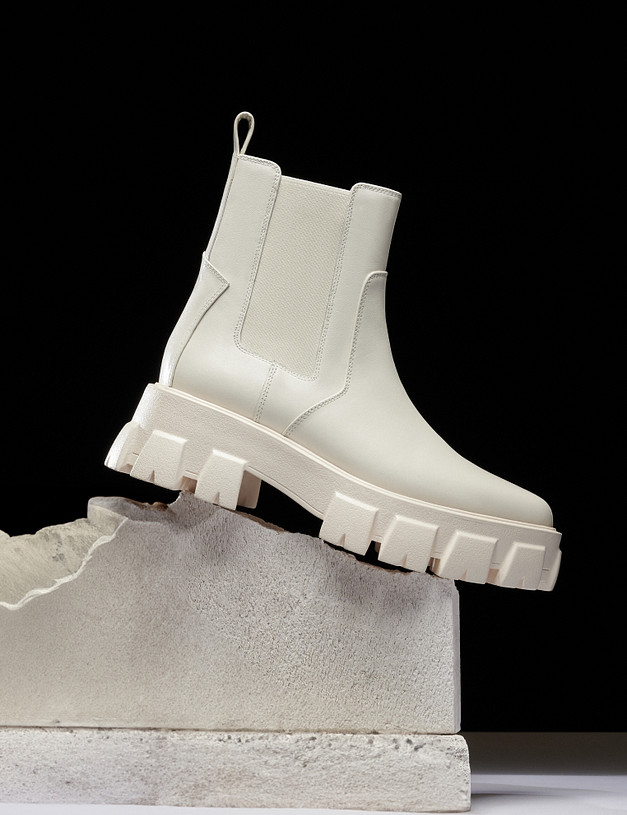 Молочные кожаные женские челси MASCOTTE 233-3202021-7115M | ракурс 2 Молочные кожаные женские челси MASCOTTE 233-3202021-7115M | ракурс 2