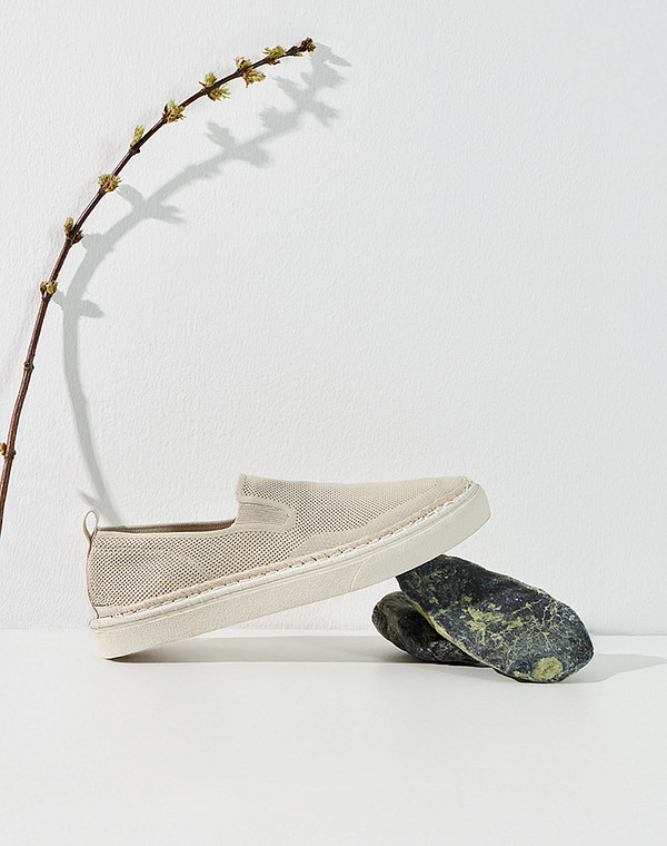 Молочные мужские сетчатые слипоны 2690₽