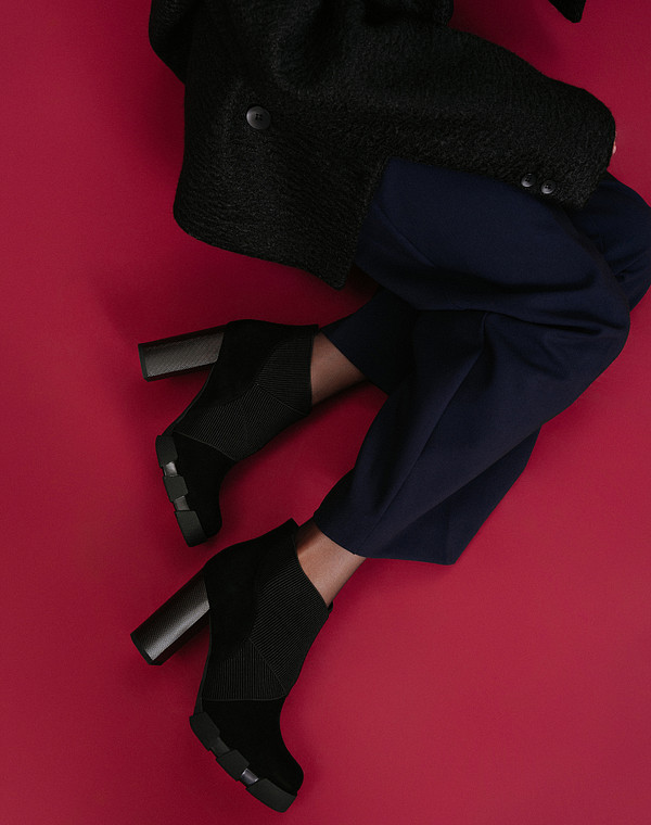 Черные женские ботильоны из велюра 7990₽