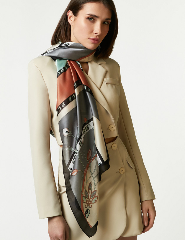 Зеленый женский платок MASCOTTE 730-2101-2411 | ракурс 1 Зеленый женский платок MASCOTTE 730-2101-2411 | ракурс 1