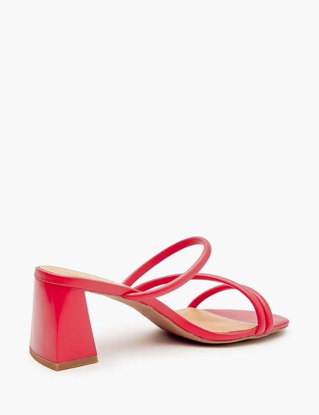 Красные женские мюли на устойчивом каблуке MASCOTTE 126-413661-0605 | ракурс 3 Красные женские мюли на устойчивом каблуке MASCOTTE 126-413661-0605 | ракурс 3