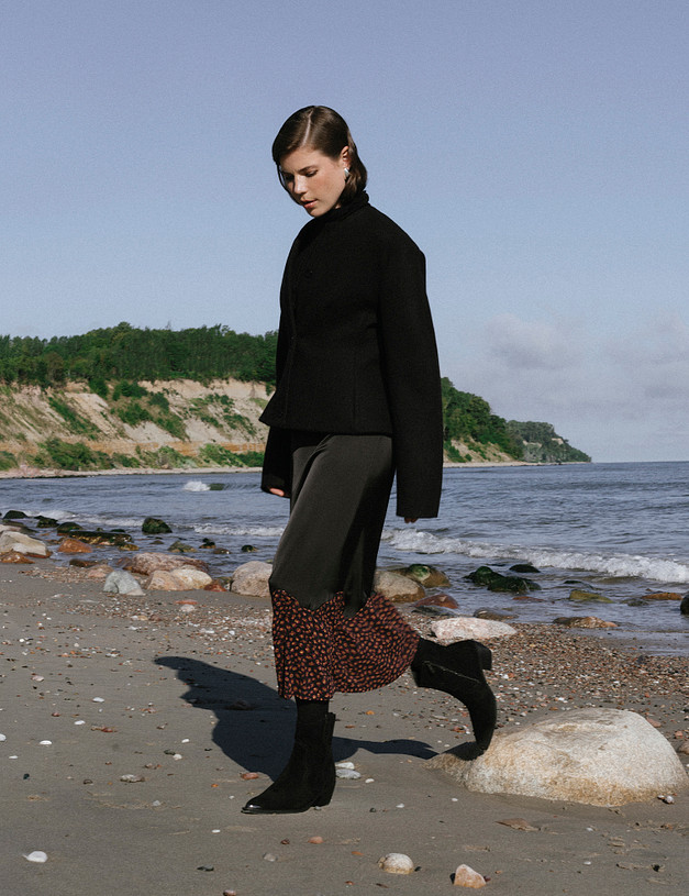 Черные женские казаки MASCOTTE 233-520923-3605M | ракурс 1