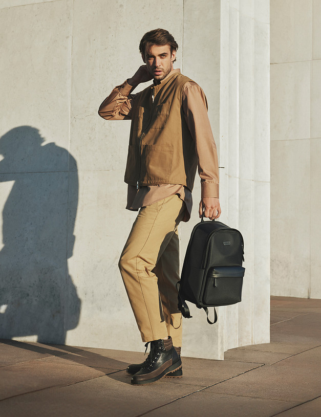 Черный мужской рюкзак MASCOTTE 604-4221-202 | ракурс 1 Черный мужской рюкзак MASCOTTE 604-4221-202 | ракурс 1