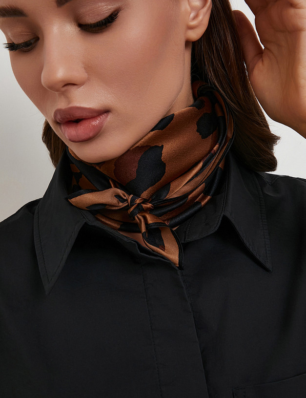 Женский платок с анималистичным принтом MASCOTTE 766-6137-2109 | ракурс 2