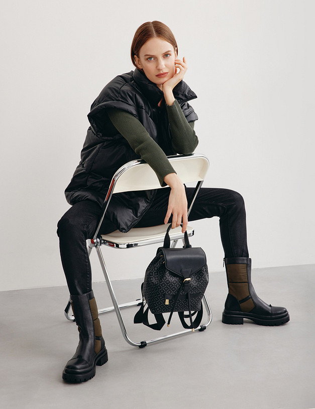 Черный женский рюкзак с фирменным принтом MASCOTTE 604-2202-602 | ракурс 2