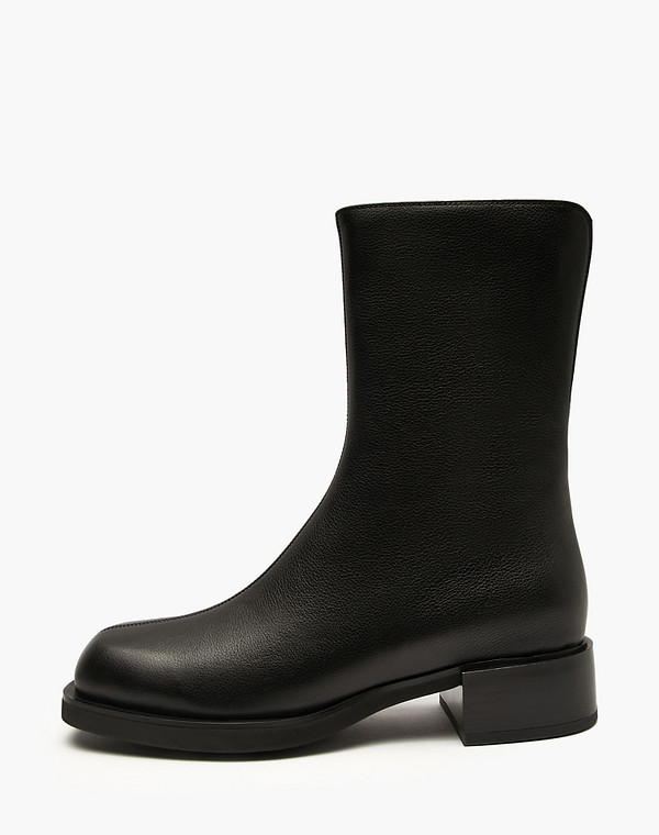 Черные женские ботильоны из кожи 10990₽