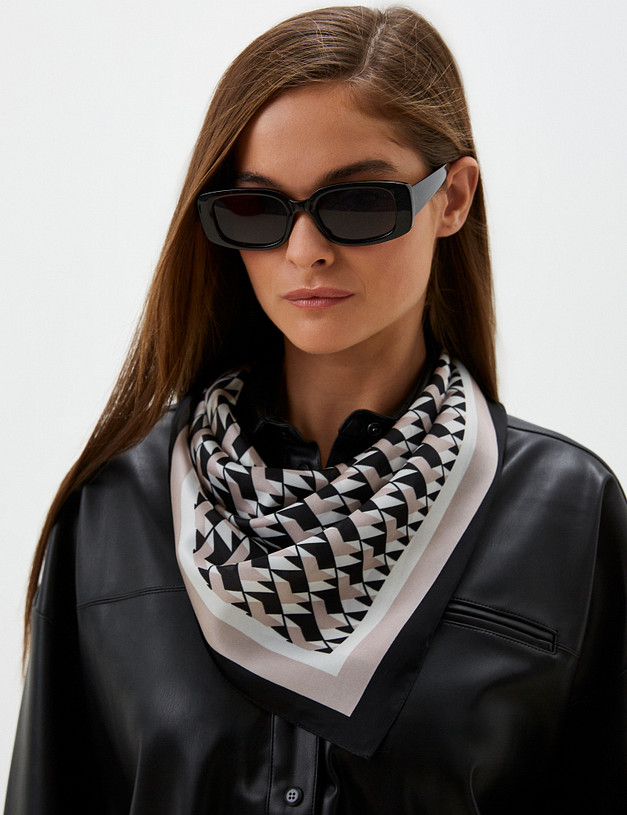 Черный женский платок MASCOTTE 763-3207-2402 | ракурс 4