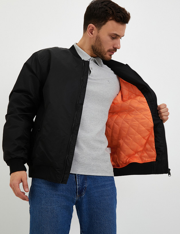 Черный мужской бомбер MASCOTTE 234-3368-2402 | ракурс 3 Черный мужской бомбер MASCOTTE 234-3368-2402 | ракурс 3