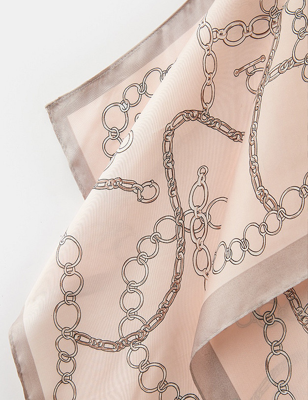 Розовый женский платок с принтом цепей MASCOTTE 763-3211-2406 | ракурс 4 Розовый женский платок с принтом цепей MASCOTTE 763-3211-2406 | ракурс 4