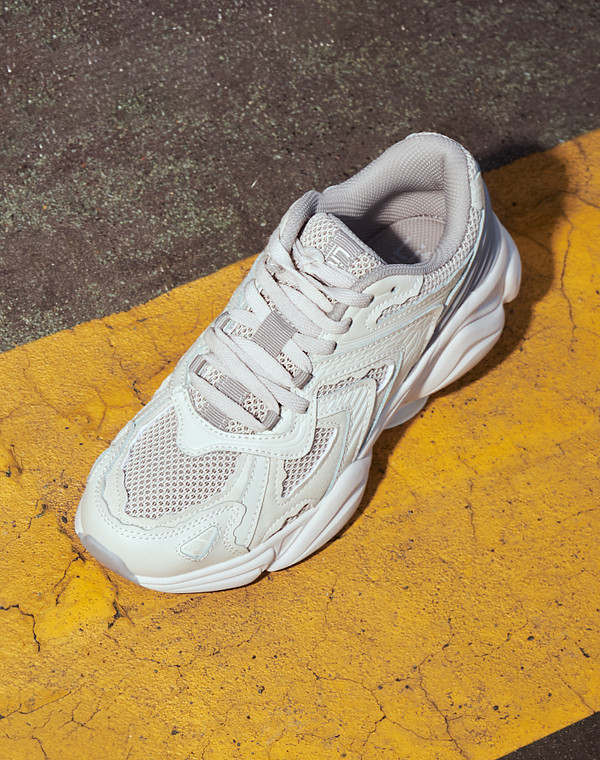 Белые женские кроссовки 3990₽