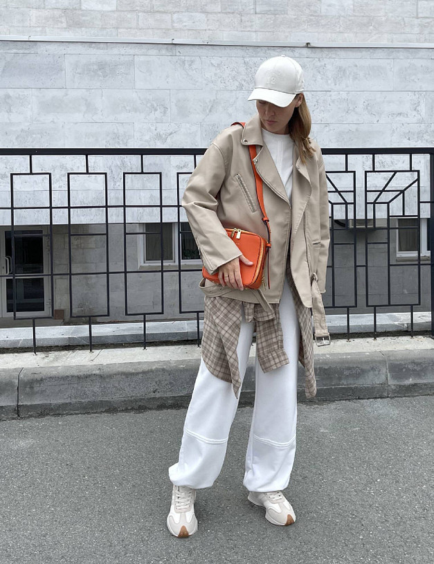 Молочные женские кроссовки MASCOTTE 64-320421-0201 | ракурс 2