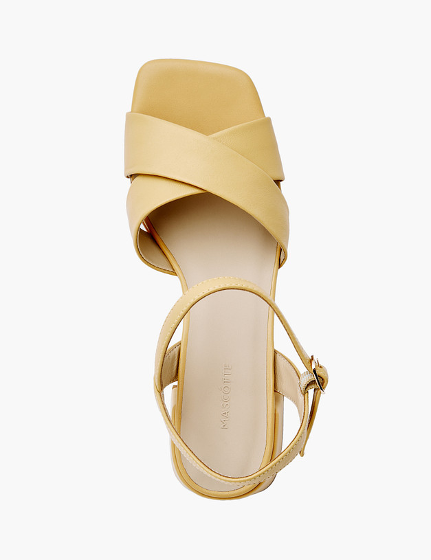 Желтые босоножки на низком каблуке MASCOTTE 126-213611-6534M | ракурс 4 Желтые босоножки на низком каблуке MASCOTTE 126-213611-6534M | ракурс 4