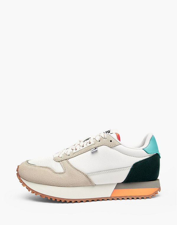 Белые женские кроссовки