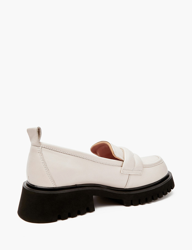 Молочные женские лоферы MASCOTTE 58-411911-0101 | ракурс 5 Молочные женские лоферы MASCOTTE 58-411911-0101 | ракурс 5