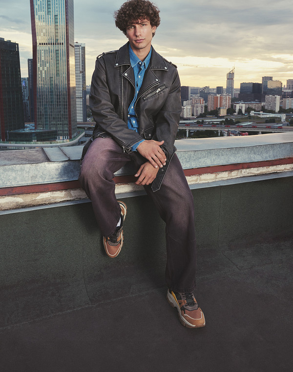 Коричневые мужские кроссовки 2990₽