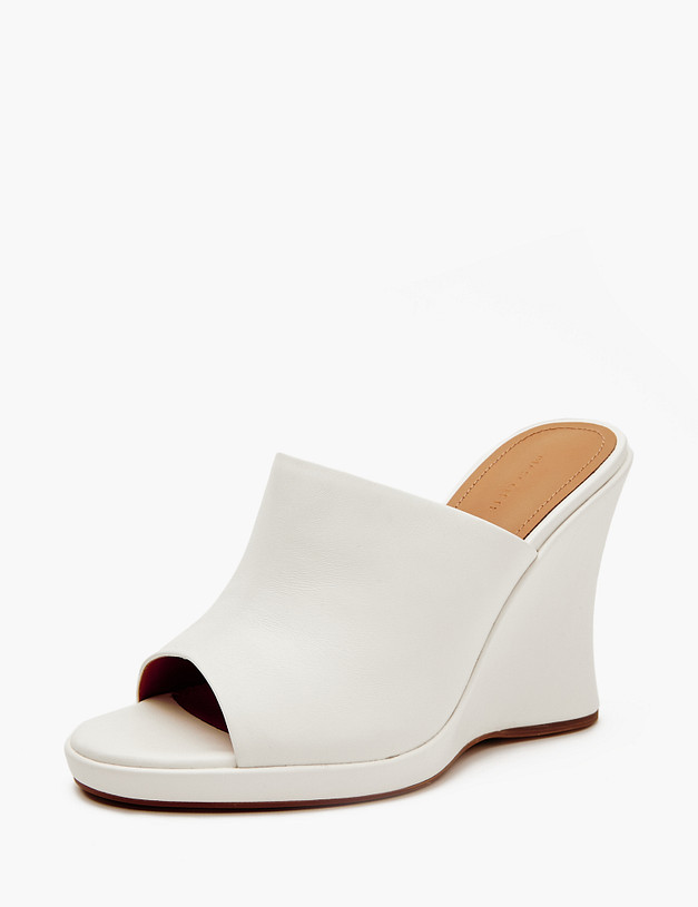 Белые женские мюли на танкетке MASCOTTE 233-412311-0501 | ракурс 4