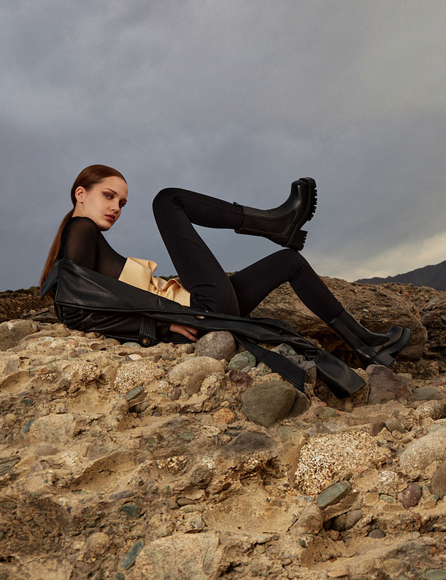 Черные женские челси с квадратным мысом MASCOTTE 15-3204721-3100M | ракурс 1 Черные женские челси с квадратным мысом MASCOTTE 15-3204721-3100M | ракурс 1