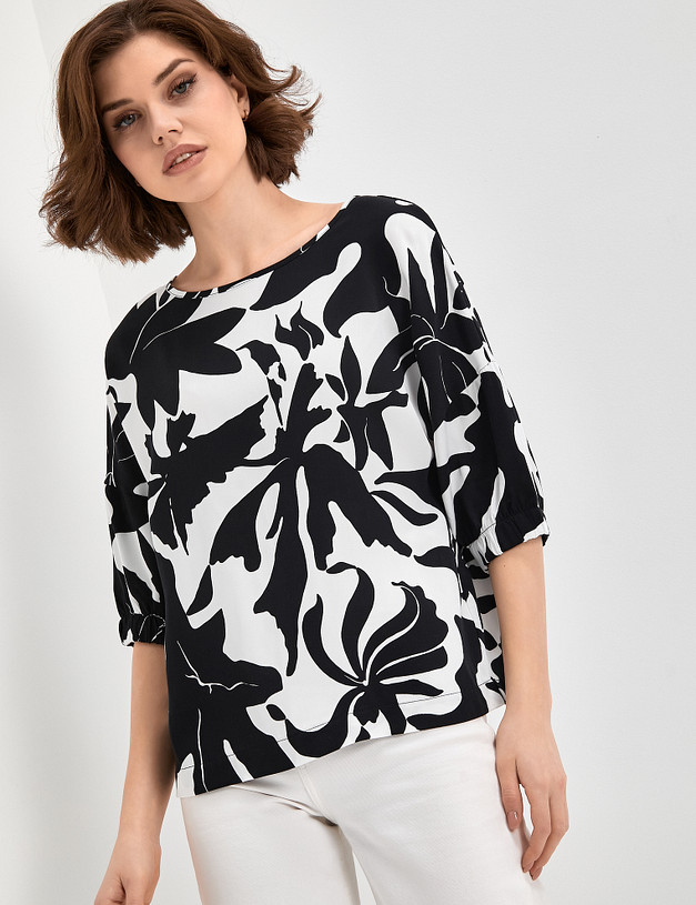 Блузка с крупным черно-белым принтом MASCOTTE 790-3105-2412 | ракурс 1