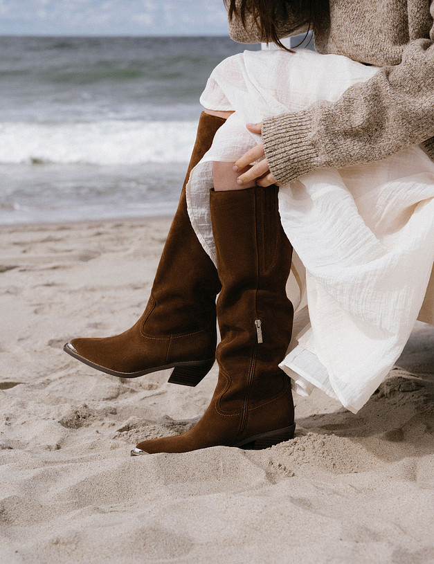 Коричневые женские сапоги-казаки MASCOTTE 233-520921-0209 | ракурс 1