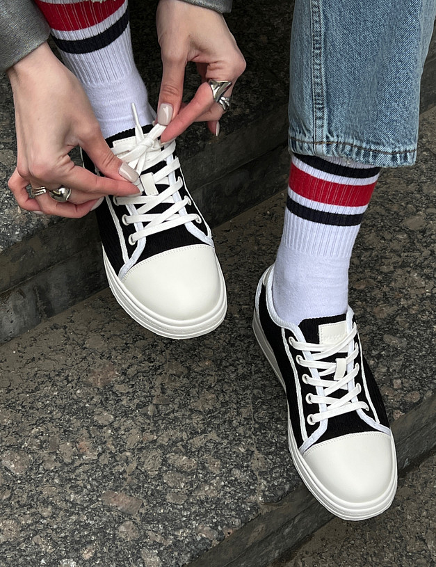 Черные женские кеды с белыми элементами MASCOTTE 234-316221-0202 | ракурс 1