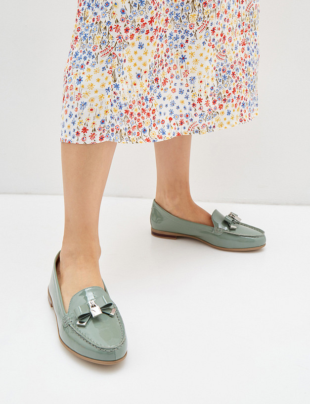 Зеленые лакированные женские лоферы MASCOTTE 43-0164911-3716M | ракурс 6