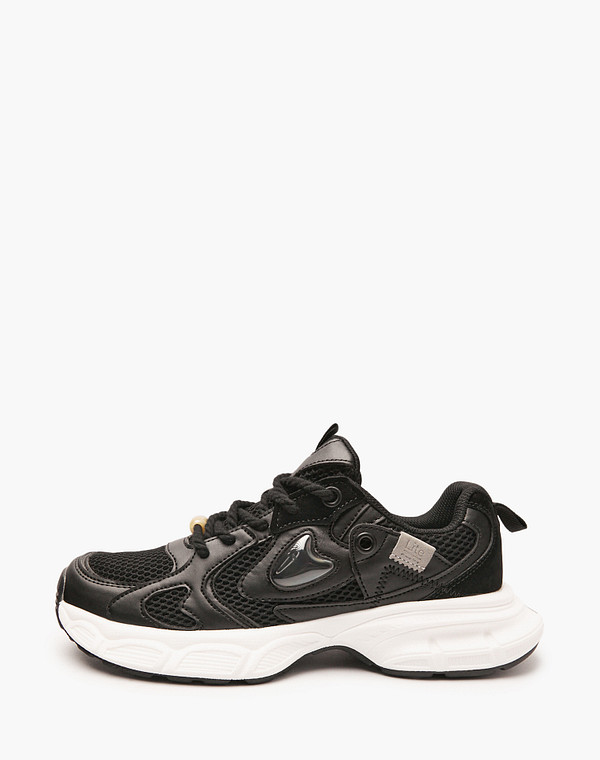 Черные женские кроссовки 3990₽