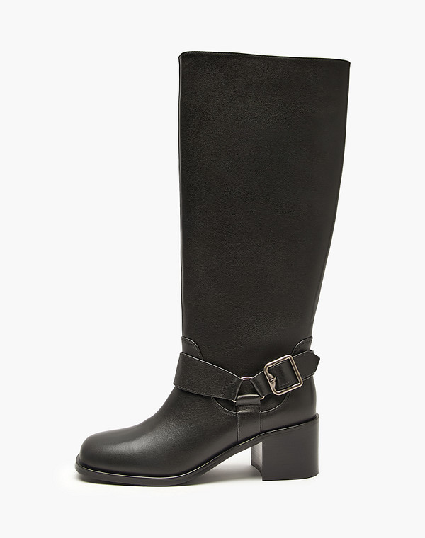 Черные женские сапоги 13990₽