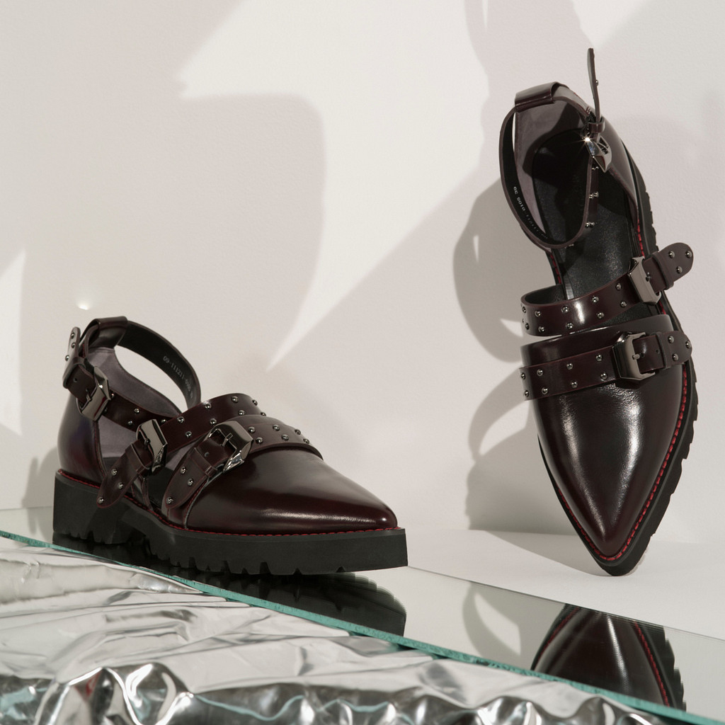 ПОД ОСТРЫМ УГЛОМ