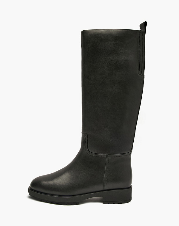 Черные женские зимние сапоги 15990₽