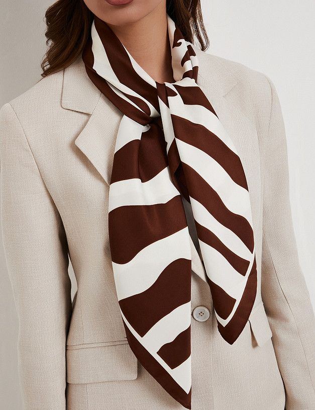 Женский платок с анималистичным принтом MASCOTTE 766-6113-2409 | ракурс 6