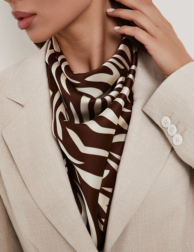 Коричневый женский платок с принтом MASCOTTE 766-6109-2409 | ракурс 2