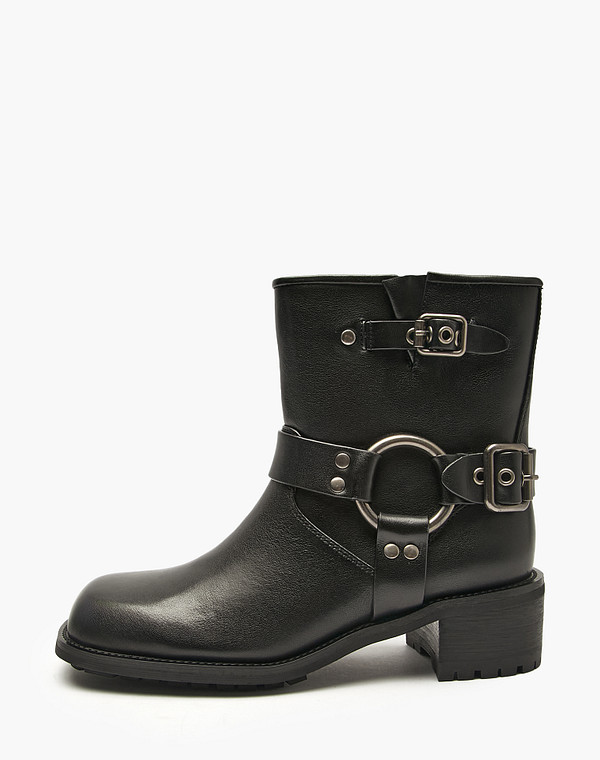 Черные женские ботинки 8990₽