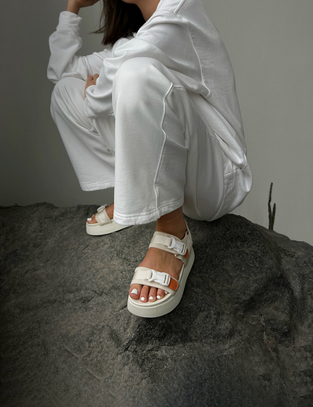 Бежевые женские сандалии на платформе MASCOTTE 234-215111-0208 | ракурс 2