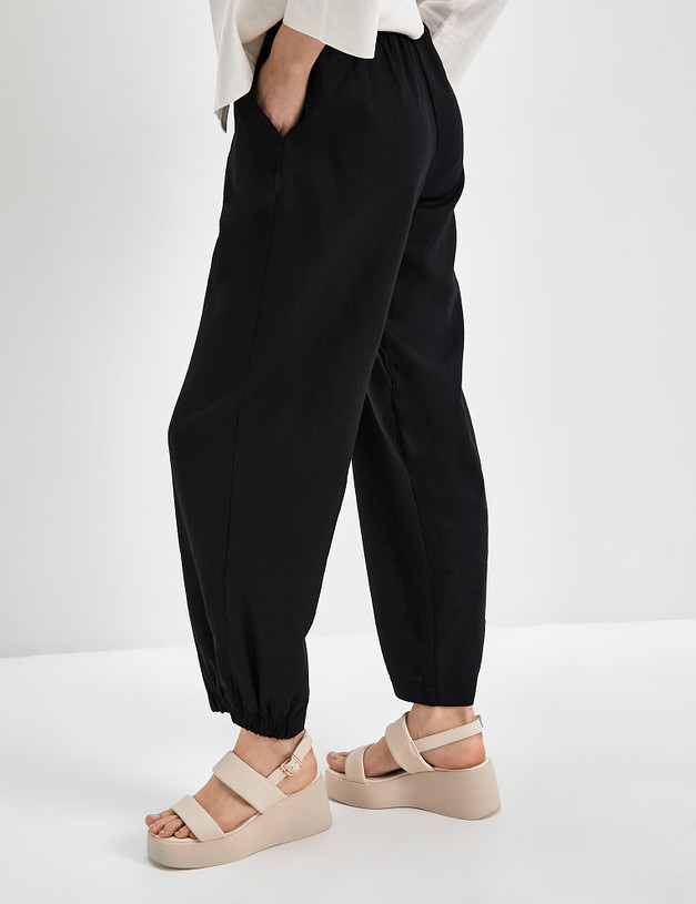 Женские льняные брюки-джоггеры черного цвета MASCOTTE 790-3118-2702 | ракурс 8 Женские льняные брюки-джоггеры черного цвета MASCOTTE 790-3118-2702 | ракурс 8