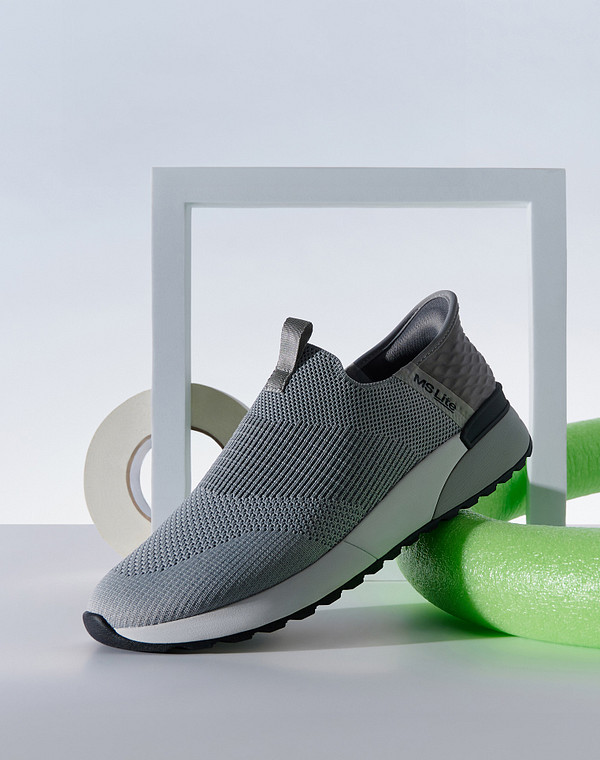 Серые мужские кроссовки 4390₽