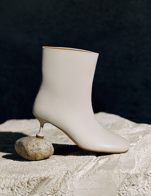 Молочные женские ботильоны MASCOTTE 234-529811-0101 | ракурс 1